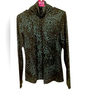 Leopard Print Long Sleeve Turtleneck Top Sz Sm/Med. Never worn. NWOT